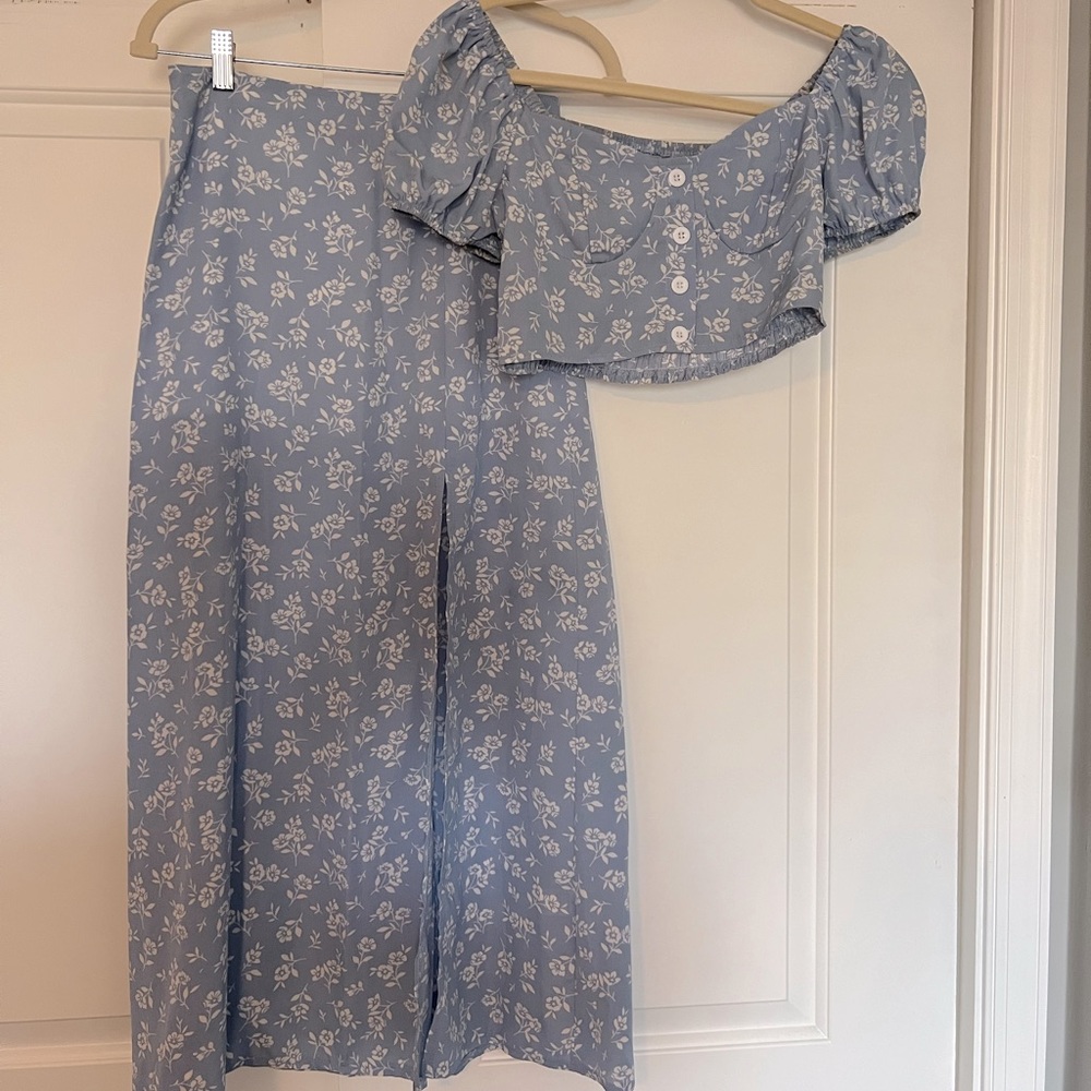 Two-piece Blue Floral Set